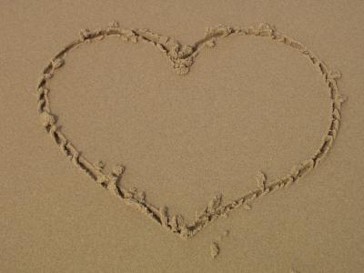 Herz im Sand gezeichnet 3