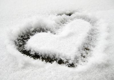 Herz im Schnee gezeichnet 2