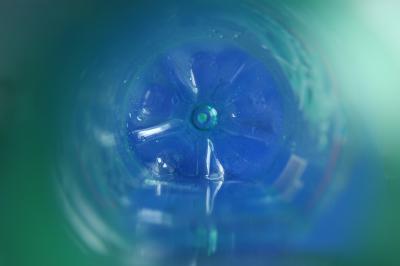 PET-Flasche von innen blau 2