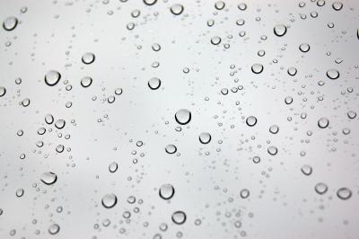 Tropfen auf Fenster 13